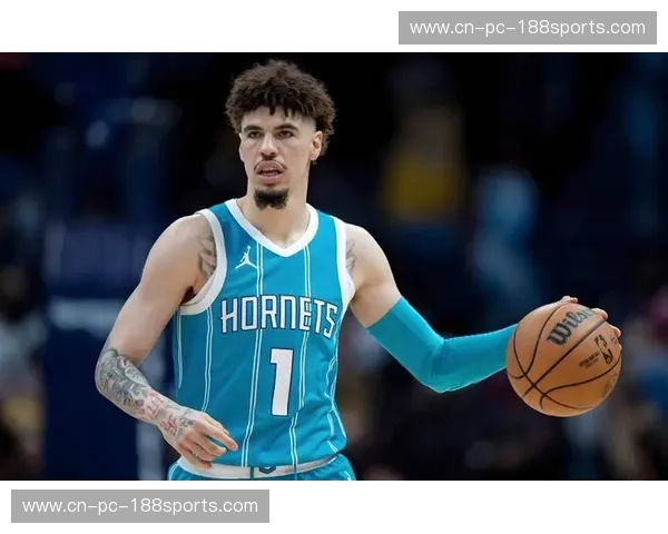 狂热巅峰对决：当卢卡·东契奇的魔法遇见拉梅洛·鲍尔的华丽，独行侠vs黄蜂谁能主宰战场？